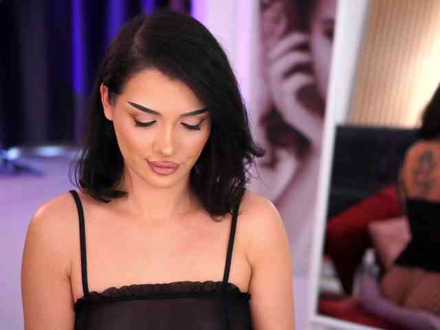 NaughtyyChloe webcam