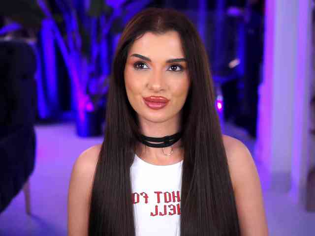 NaughtyyChloe webcam