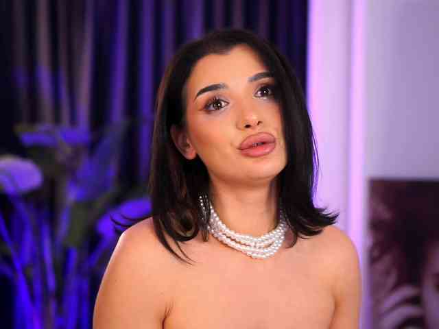 NaughtyyChloe webcam