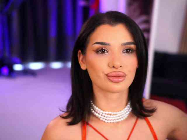 NaughtyyChloe webcam