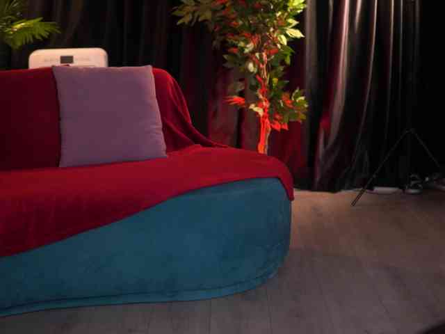 NaughtyyChloe webcam