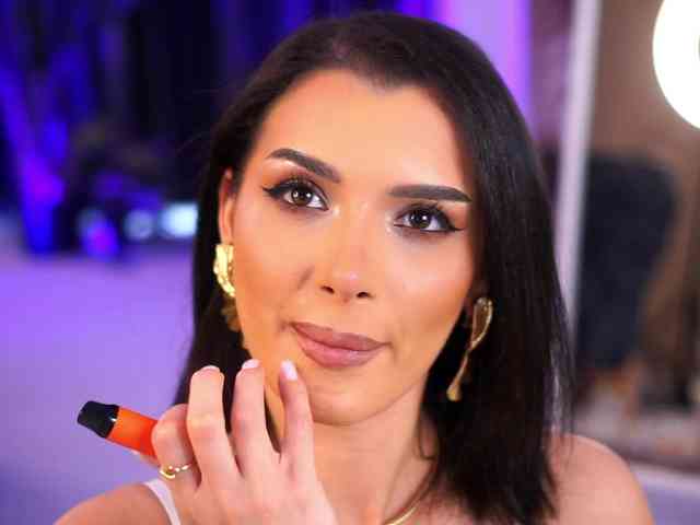 NaughtyyChloe webcam