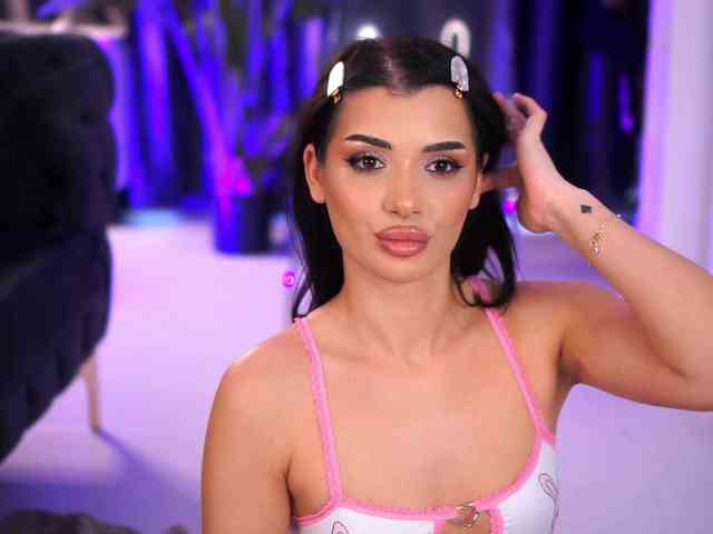 NaughtyyChloe webcam