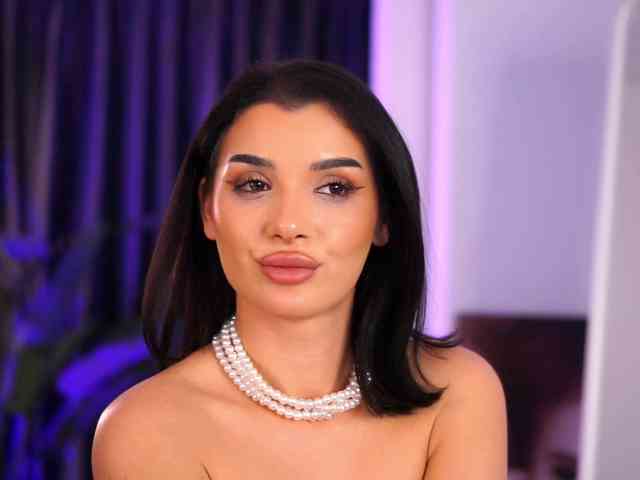 NaughtyyChloe webcam