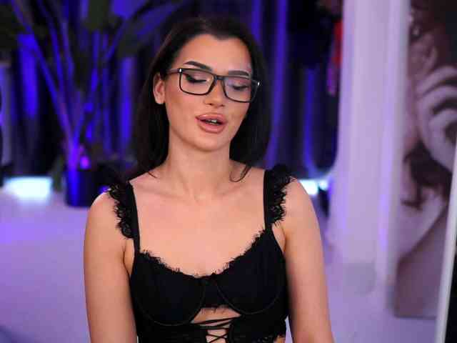 NaughtyyChloe webcam