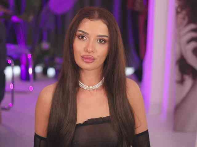 NaughtyyChloe webcam