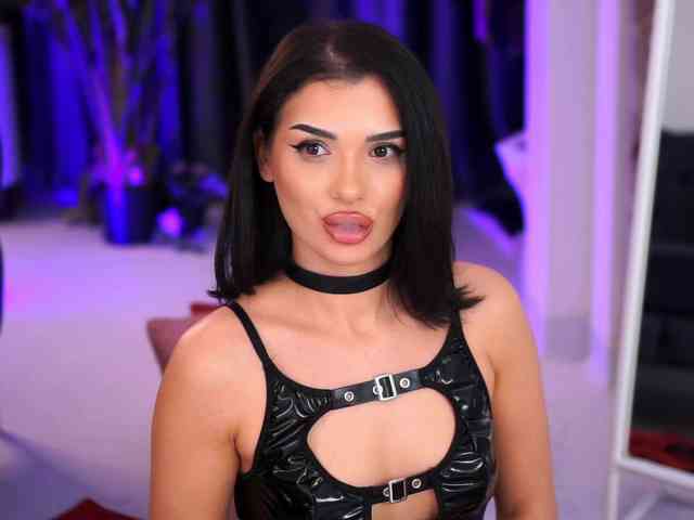 NaughtyyChloe webcam