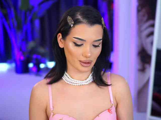 NaughtyyChloe webcam