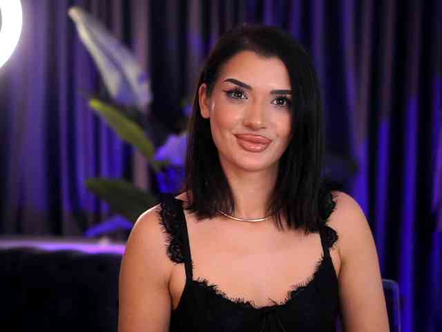 NaughtyyChloe webcam