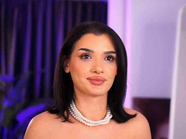 NaughtyyChloe webcam