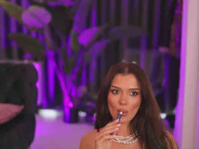 NaughtyyChloe webcam