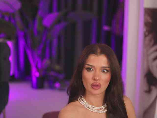 NaughtyyChloe webcam