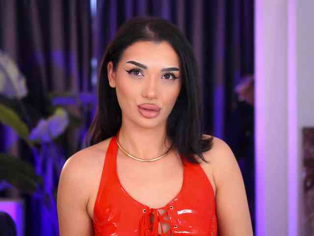 NaughtyyChloe webcam