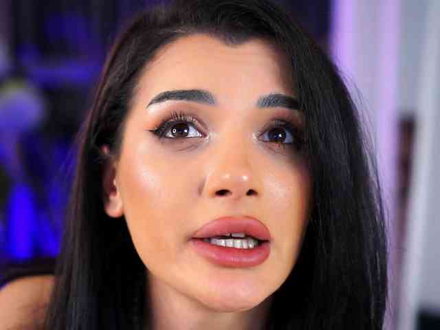 NaughtyyChloe webcam