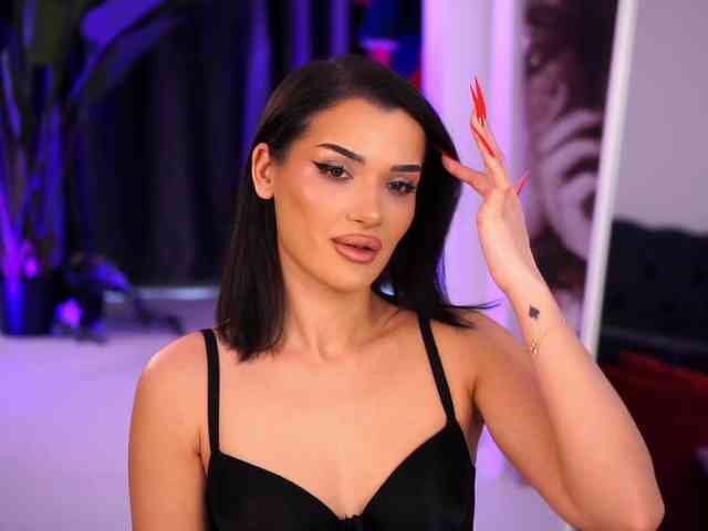 NaughtyyChloe webcam