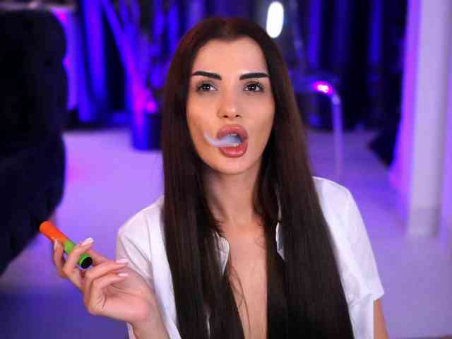 NaughtyyChloe webcam