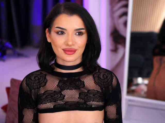 NaughtyyChloe webcam