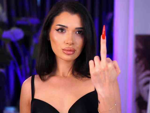 NaughtyyChloe webcam