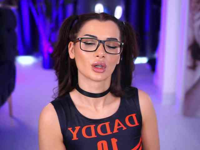 NaughtyyChloe webcam