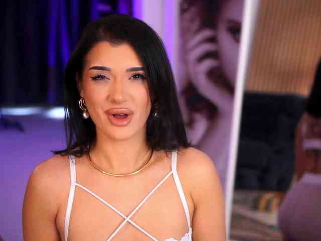 NaughtyyChloe webcam