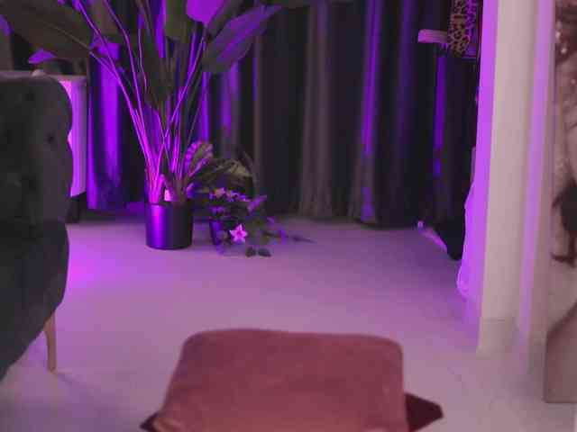 NaughtyyChloe webcam