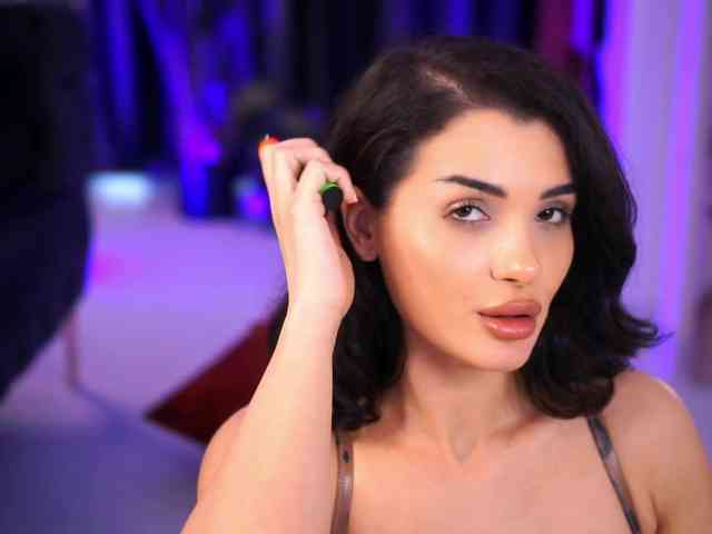 NaughtyyChloe webcam