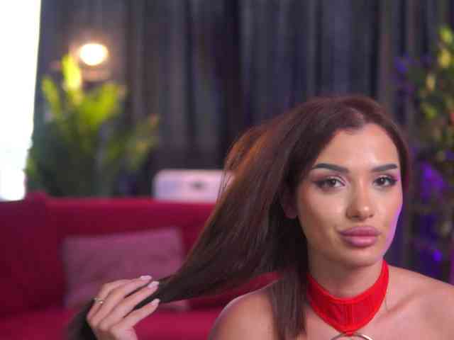 NaughtyyChloe webcam