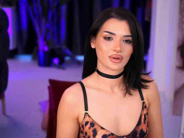 NaughtyyChloe webcam