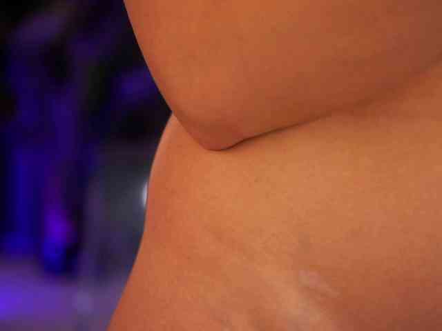 NaughtyyChloe webcam