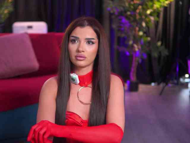 NaughtyyChloe webcam