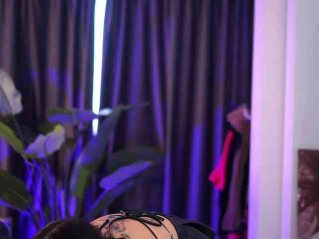 NaughtyyChloe webcam