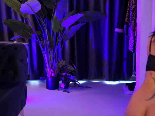 NaughtyyChloe webcam