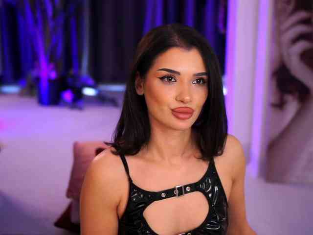 NaughtyyChloe webcam