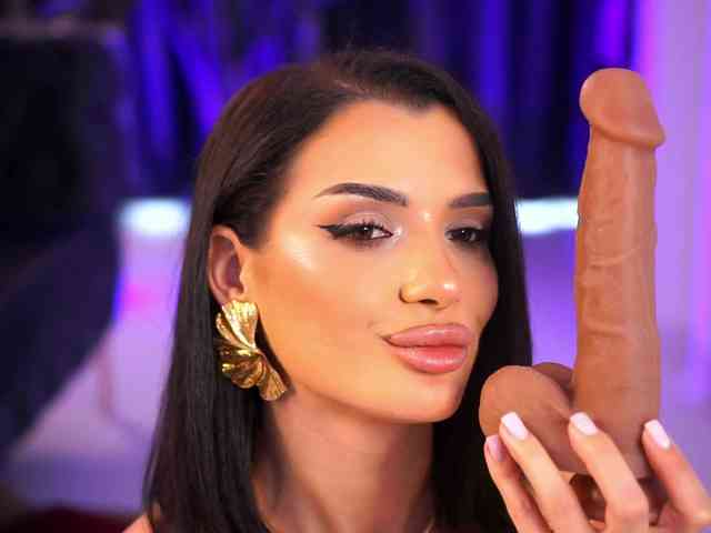 NaughtyyChloe webcam