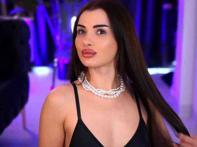 NaughtyyChloe webcam