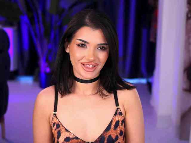 NaughtyyChloe webcam