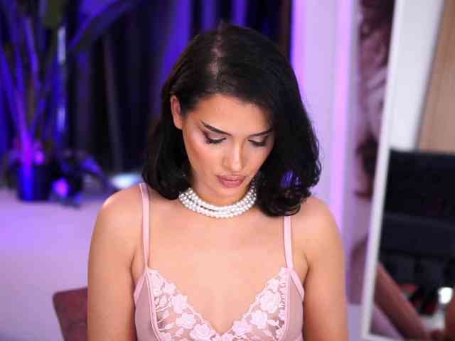 NaughtyyChloe webcam