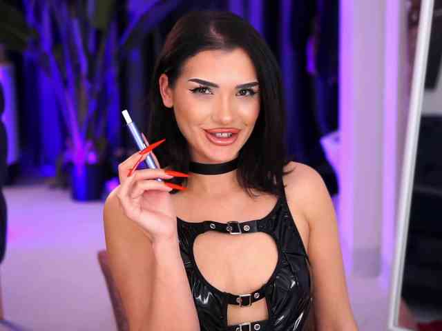 NaughtyyChloe webcam