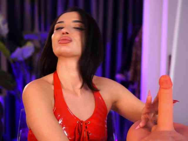 NaughtyyChloe webcam