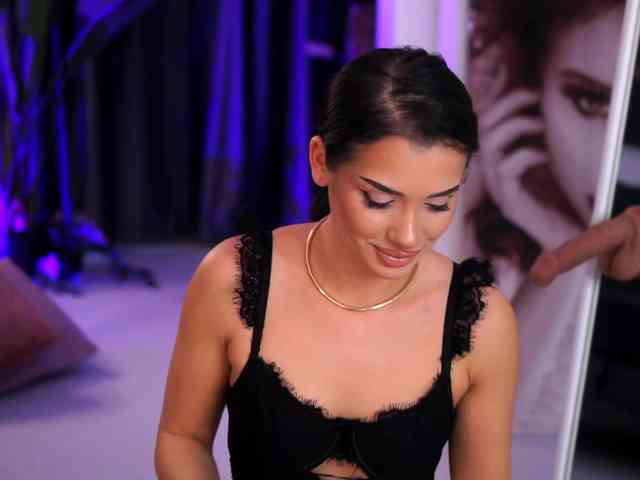 NaughtyyChloe webcam