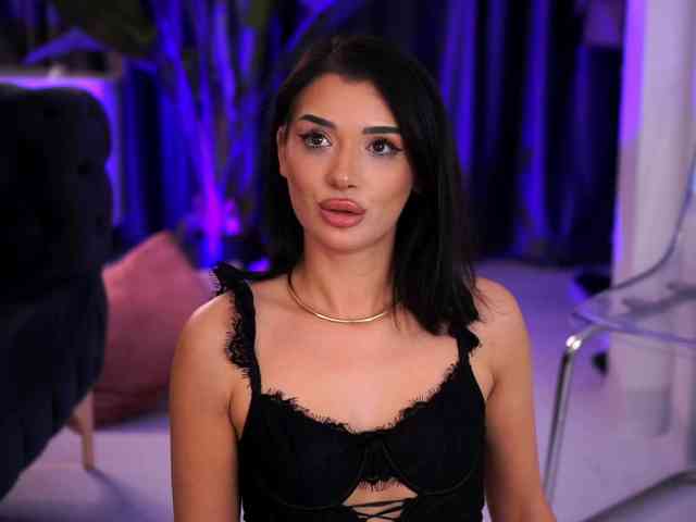 NaughtyyChloe webcam