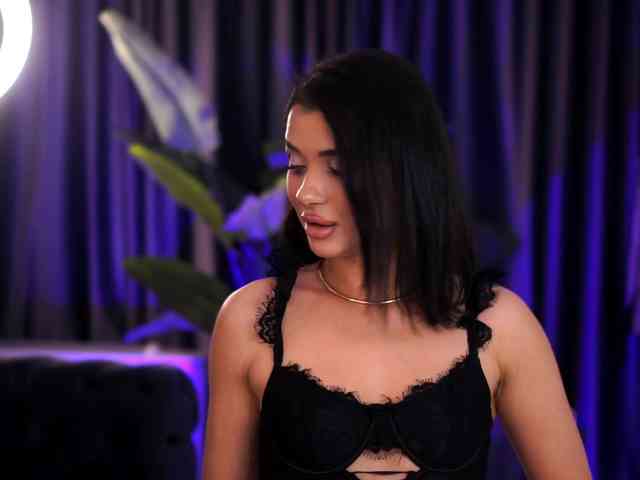 NaughtyyChloe webcam