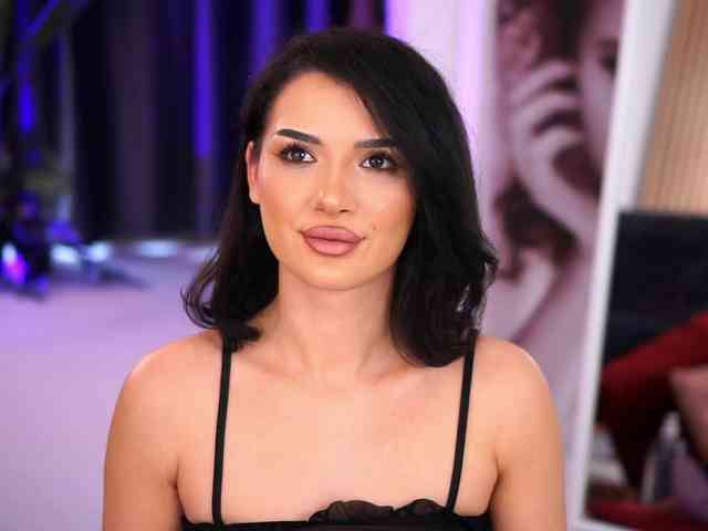 NaughtyyChloe webcam