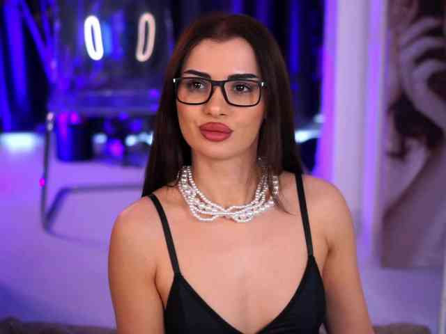 NaughtyyChloe webcam