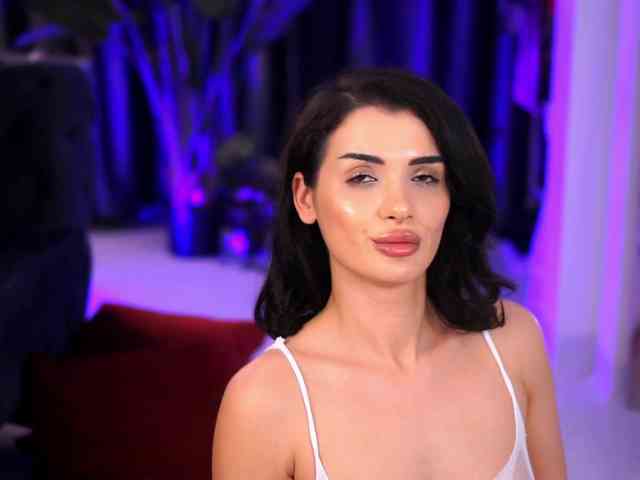 NaughtyyChloe webcam