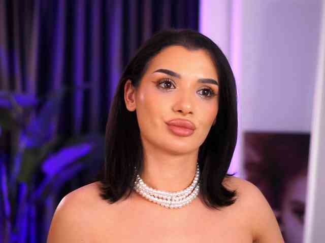 NaughtyyChloe webcam