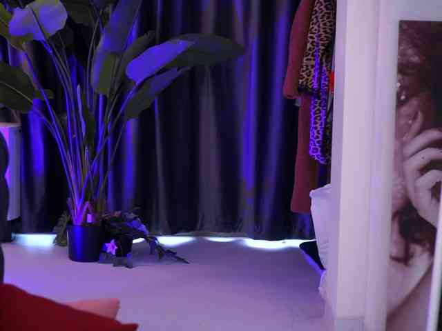 NaughtyyChloe webcam