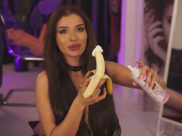 NaughtyyChloe webcam