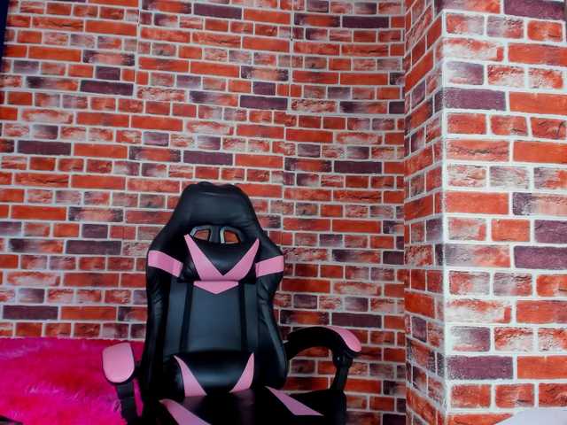 Nyra-Rose's BongaCams show and profile