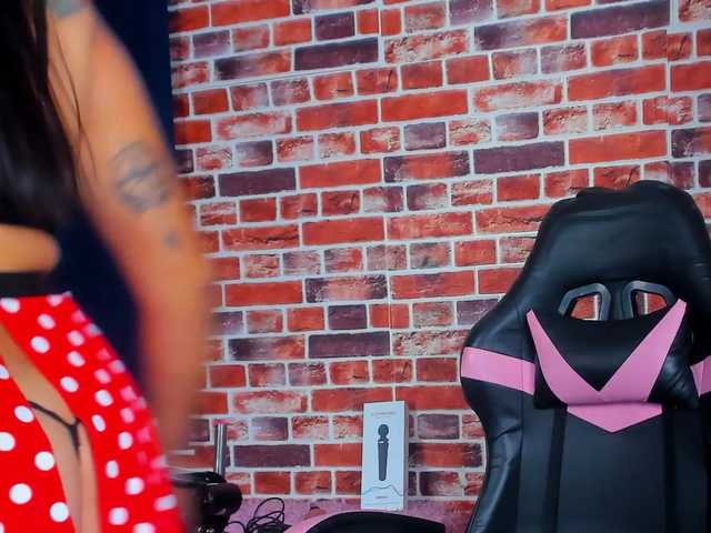 Nyra-Rose's BongaCams show and profile